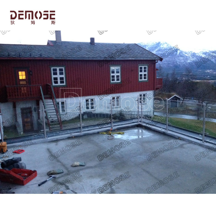 挪威玻璃阳台护栏工程