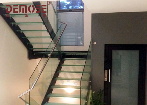 别墅室内外的楼梯扶手高度设计多少为宜？
