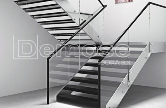 金属与玻璃：现代楼梯栏杆的时尚组合