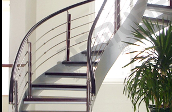 家里楼梯扶手用哪种好？怎么选择？