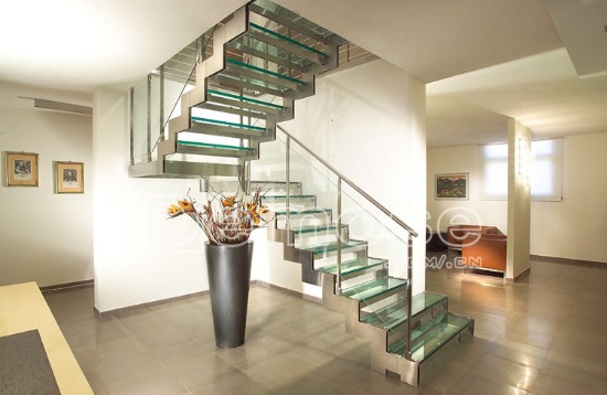 如何通过不锈钢楼梯扶手增加家居的美观度?
