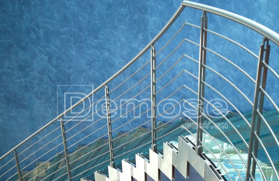 不锈钢楼梯扶手和铁艺楼梯扶手哪个好？