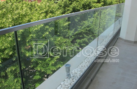 阳台钢化玻璃护栏选购的5大关键要点