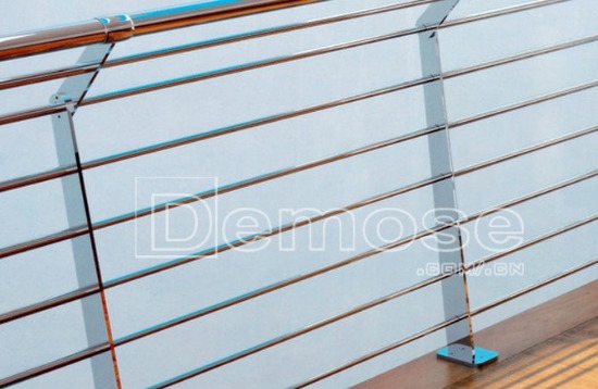 阳台不锈钢栏杆价格多少一米？