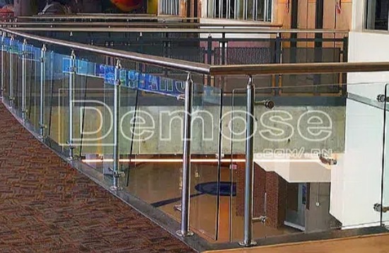 不同风格建筑中玻璃栏杆的适配性探讨
