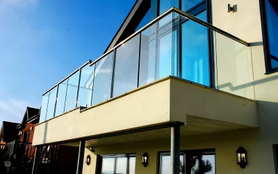 别墅玻璃栏杆：现代家居的点睛之笔