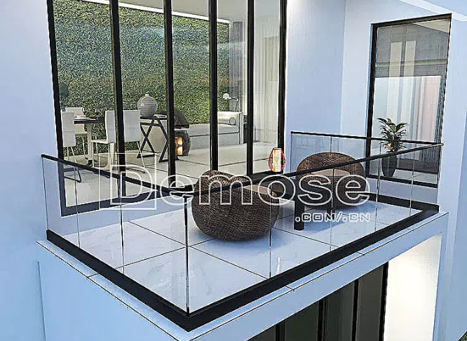 简约风格中玻璃栏杆的魅力展现